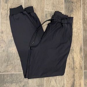 Lululemon joggers, size 6